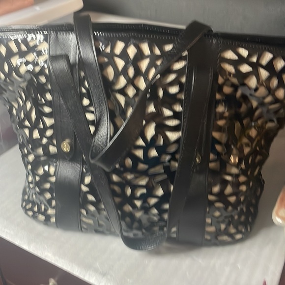 Sondra Roberta Tote Bag. Black patent mesh pattern over beige linen. - Picture 2 of 7